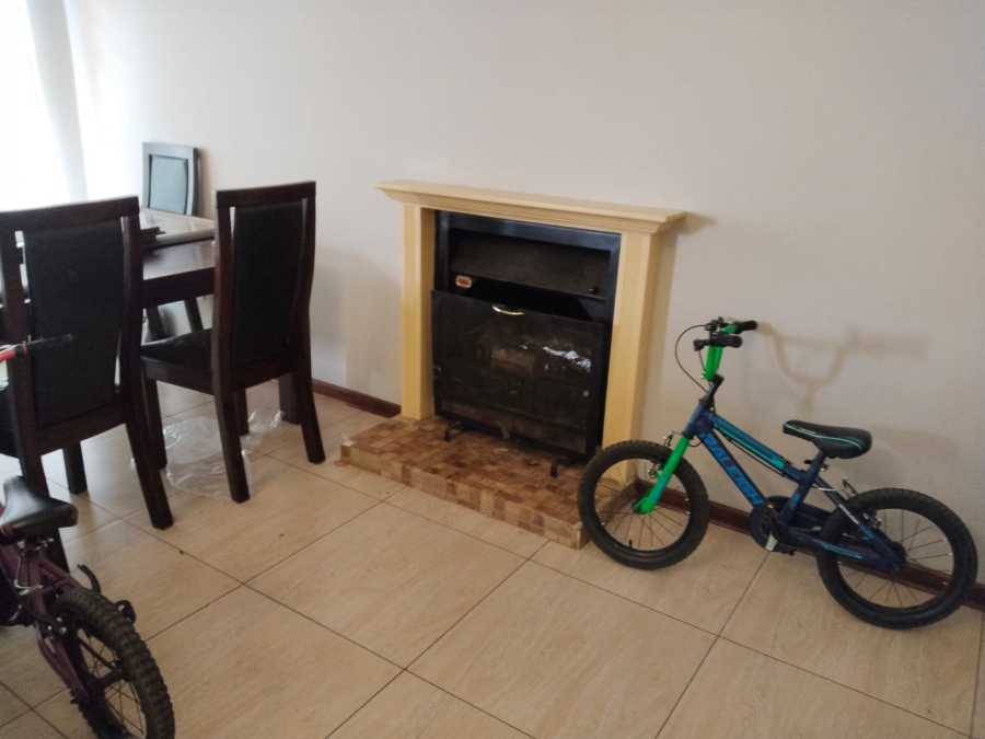 To Let 3 Bedroom Property for Rent in Hillside Free State